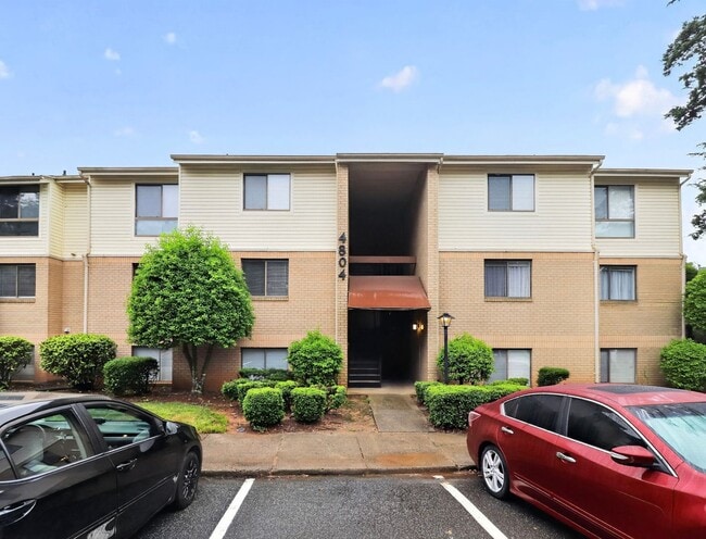 Building Photo - 4804 Spring Lake Dr