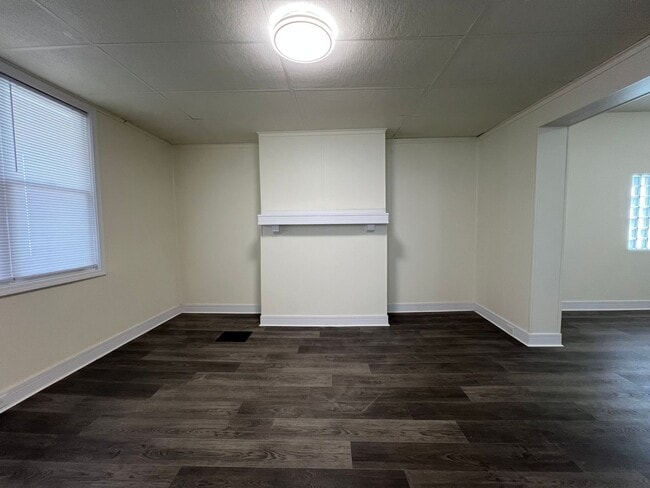 Photo - Updated 5BR 2 bath house now showing!