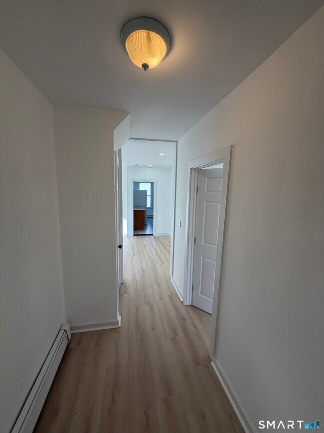 Photo - 142 Cowles St