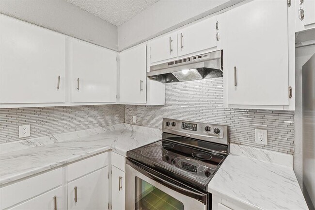 Photo - 6261 Ludington Dr