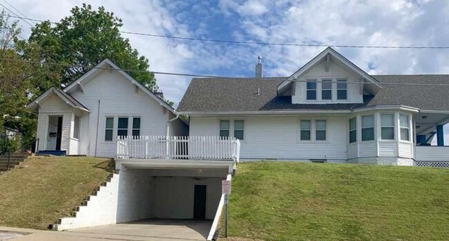 Photo - 105 N 52nd St Unit 105 N 52nd St -  1