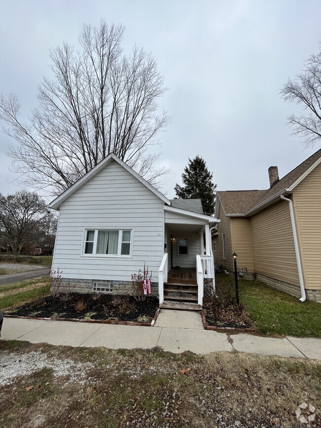 Front Porch - 44 W Adams St Rental