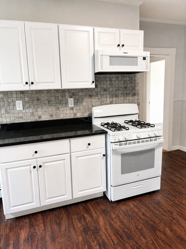 165 University Ave Unit 2