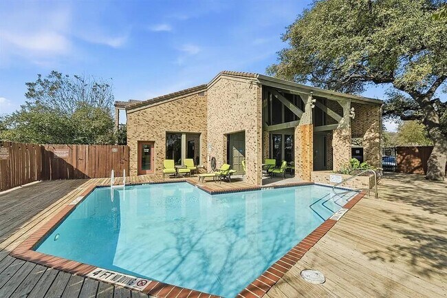 Building Photo - 8888 Tallwood Dr Unit 3101