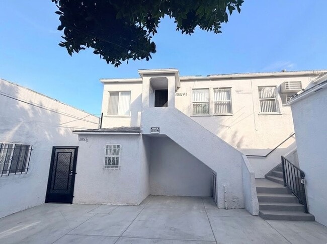 Building Photo - 10514 1/2 S. Vermont Ave.-