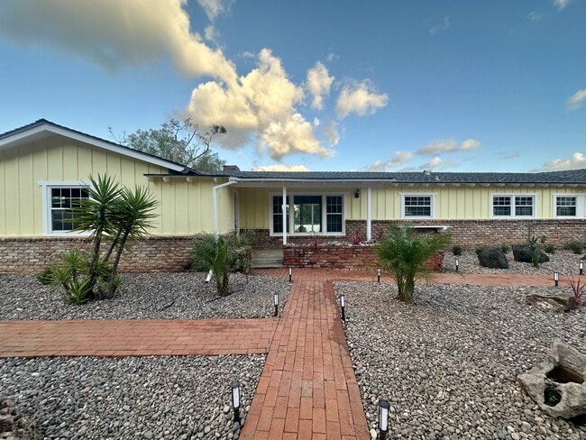 Building Photo - 9071 Paradise Park Dr