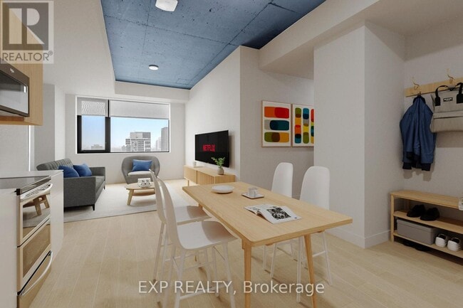 Photo - 101 Champagne Ave S