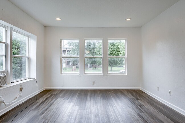 Photo - 2704-2706 Benton Blvd Unidad 2704 Benton Blvd-1N