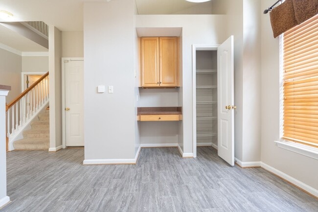 4022 Holston Ct