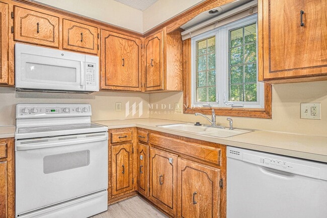 Photo - Millard Split Entry Duplex!