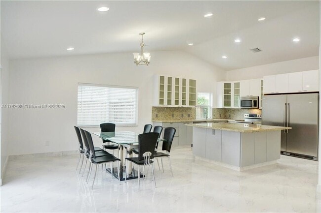 Photo - 210 NE 2nd Ct