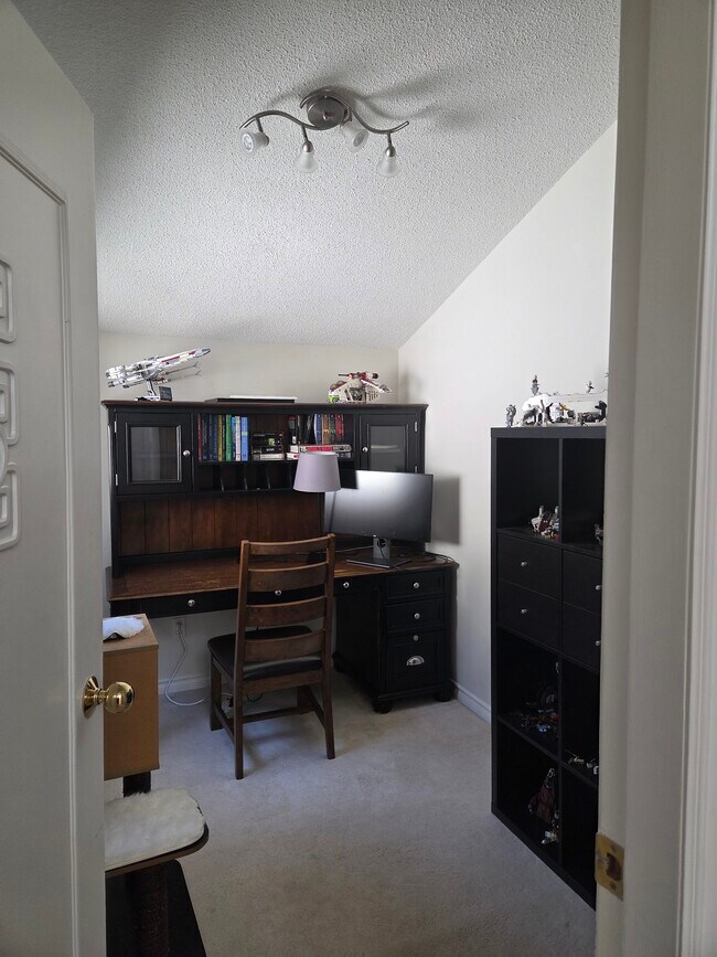 Photo - 2542 York Av
