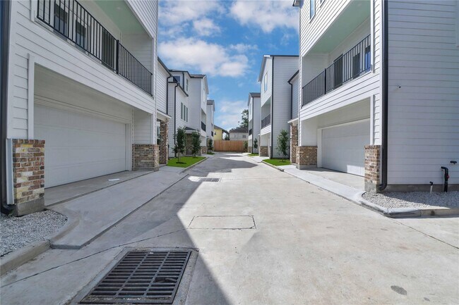 Photo - 207 Edgewood St