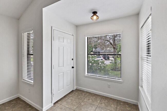 Photo - 2208 Lobo Dr