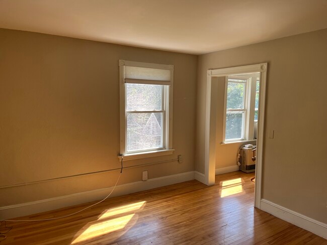 Photo - 28 Saint George St Unit #3