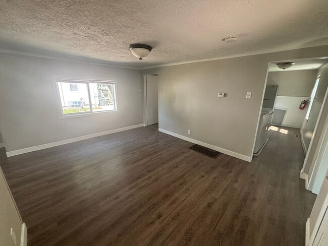 Photo - 511 W 2nd St
