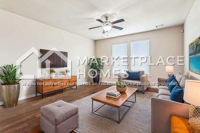 Photo - 905 Lakeshore Vlg Pt