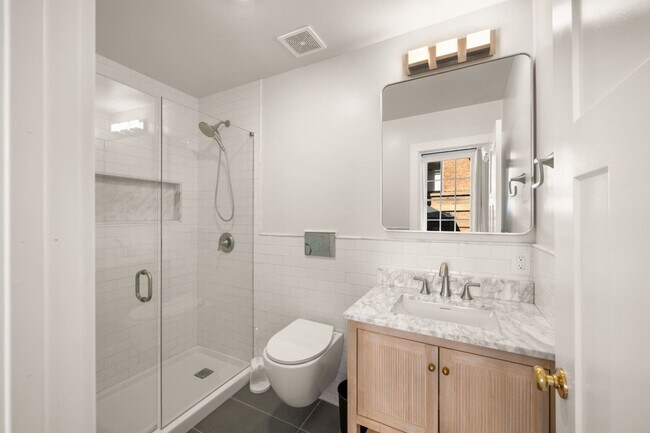 1326 Broadway-SI FL3-ID1313057P