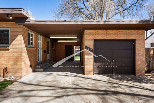 Photo - Beautiful Home with Washer/Dryer and Fenced Yard