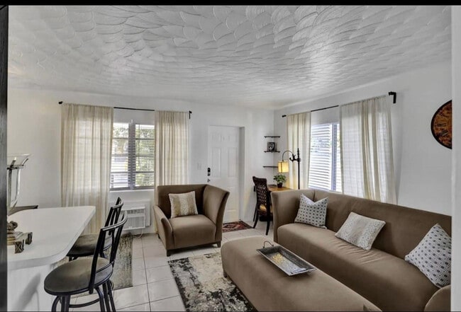 Photo - 820 NE 16th Ave Unidad 8