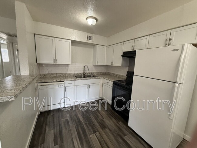 Photo - 917 N Yale Ave Unit 207