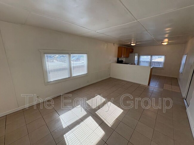 581 E Yale Ave Unidad 2