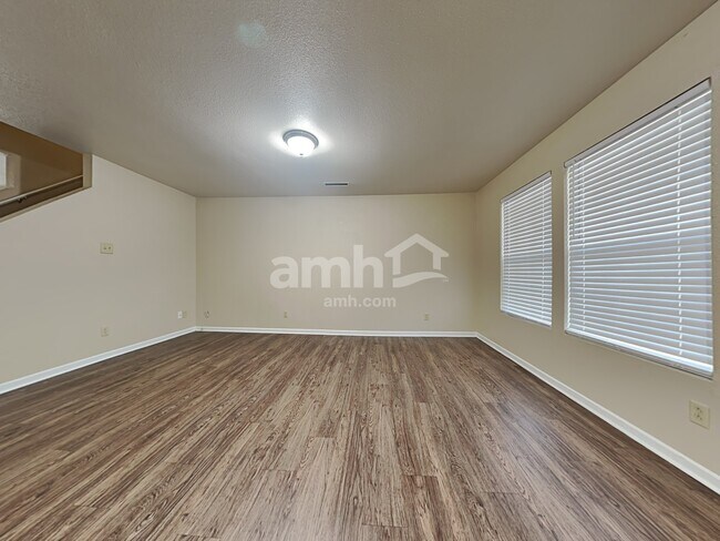 Photo - 2337 Blackthorn Drive