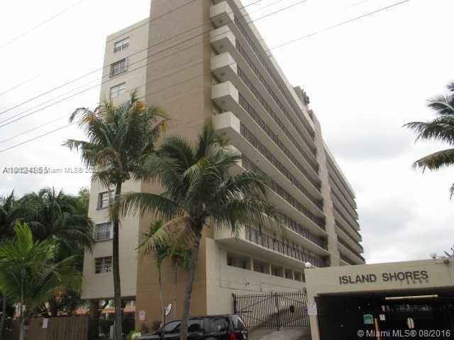 Building Photo - 2903 N Miami Beach Blvd Unit 301