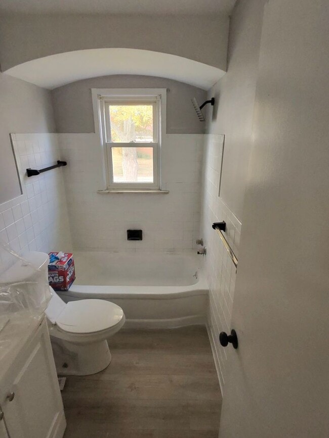 Photo - 3 bed 1 bath newly renovated