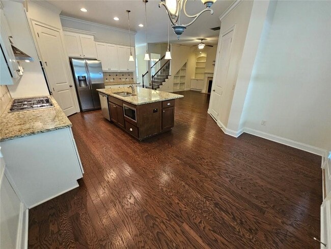 2104 McFarlin Ln