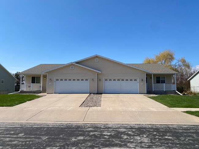 Building Photo - 2028 Crooked Ave