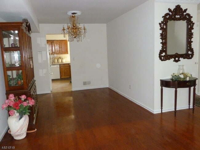 Photo - 408 Hawkshead Way