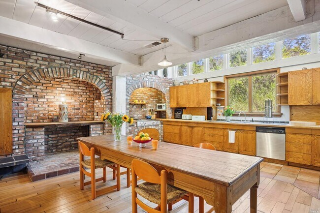 Photo - 5953 Shoreline Hwy