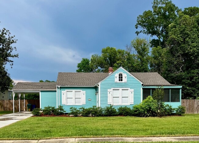 Building Photo - COMING SOON! Charming Cottage in the Heart... Rental