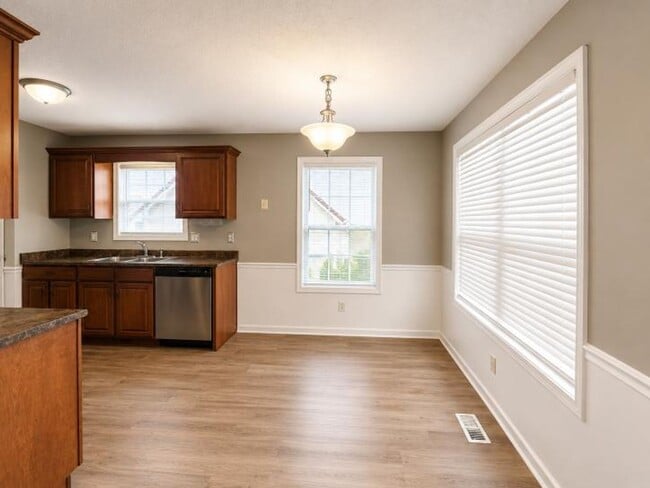 1423 Addison Dr