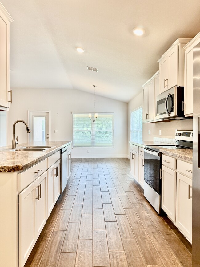 Photo - 633 W Rexford Dr