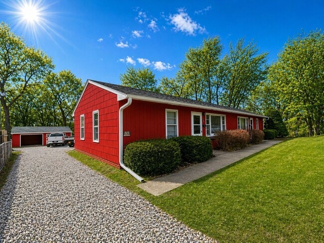 Building Photo - 930 6th St