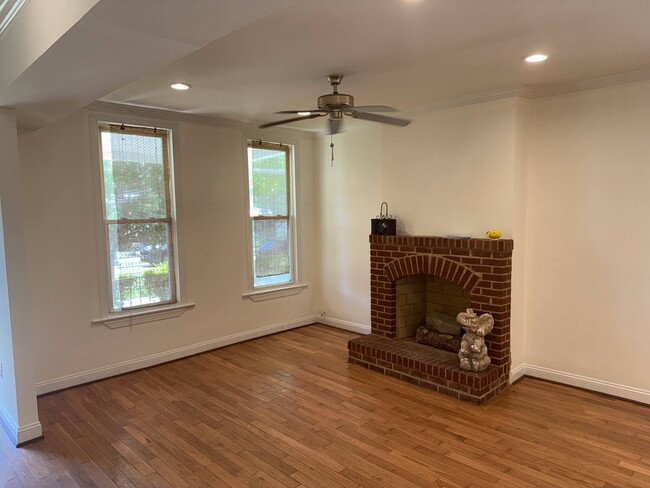 Photo - 917 Hamilton St NW