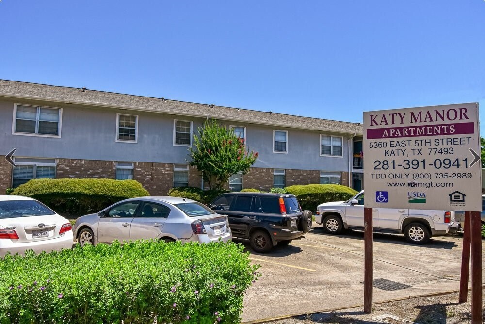 Photo - 5360 E 5th St