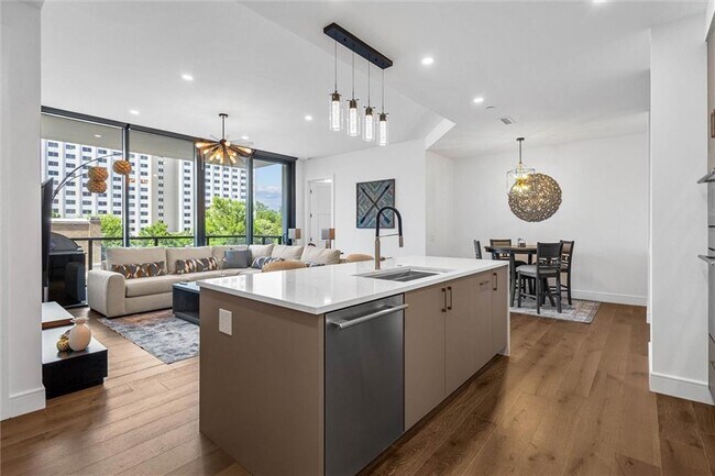 Photo - 2425 Peachtree Rd NE Unidad 503