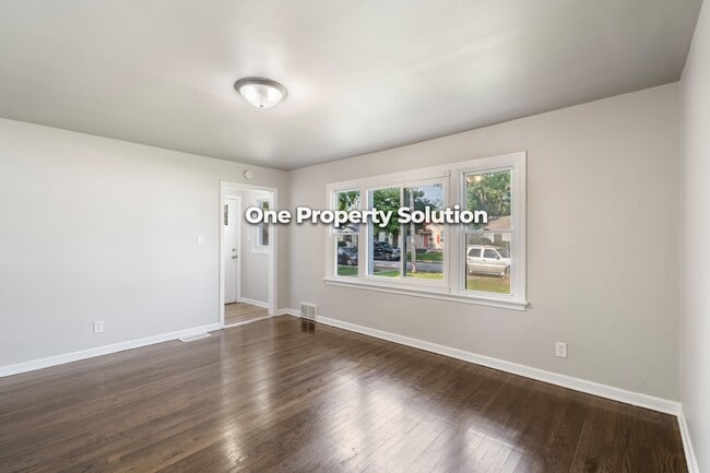 Photo - 5043 Washington St