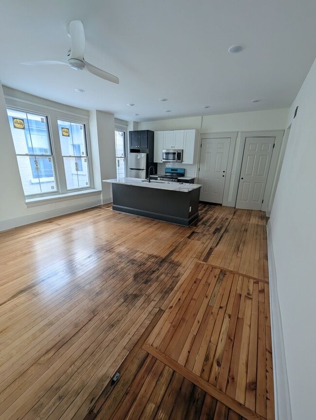 Building Photo - Newly renovated, modern apartment in historic Covington Unit Apartment 6