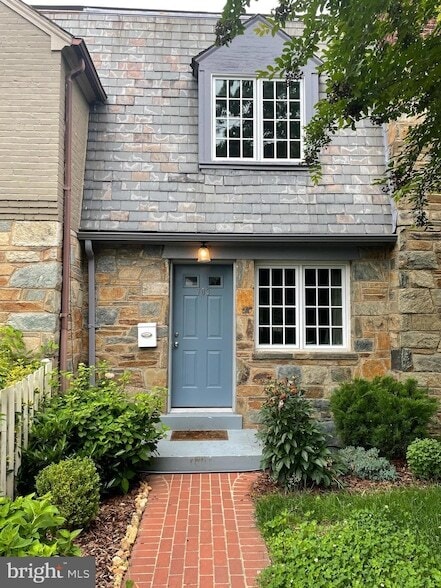 Photo - 703 Chetworth Pl