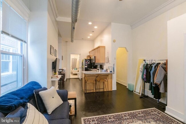 Building Photo - 523 Pine St Unit 2R Rental