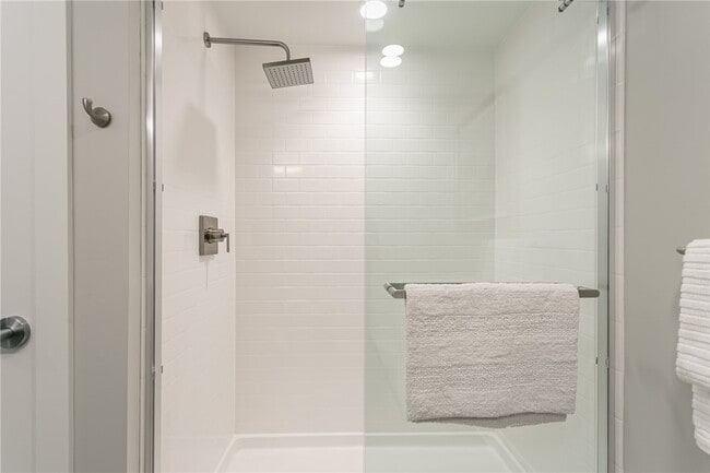 Photo - 205 Lakeshore Dr