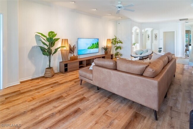 Photo - 1896 Crestview Way