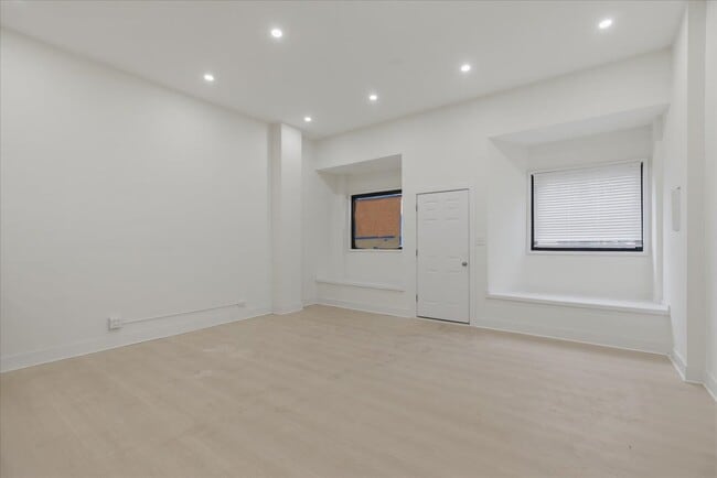 Photo - 2234 W Irving Park Rd Unit 1