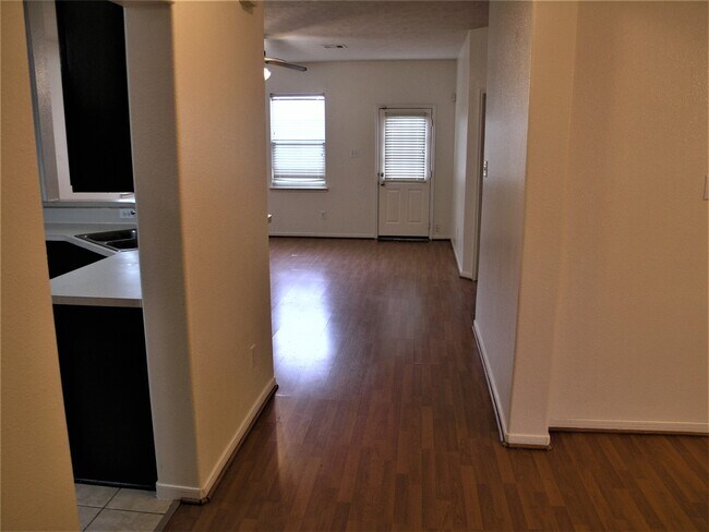 Photo - 2926 Meadowglen Crest