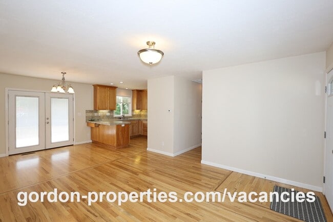 Photo - SE Garrett Dr - Milwaukie 3 bedroom with hardwood floors