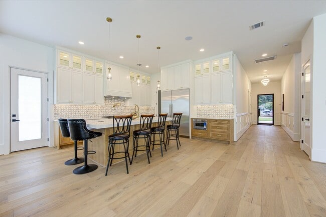 Building Photo - 3909 Ella Blvd Rental